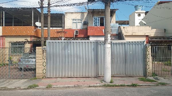 Vende-se em Duque De Caxias-RJ  Prédio, 63.40 de área total, 63.40 de área privativa, 114.00 de área do terreno,  2_qto(s), WC, 1_sala(s), cozinha, Terraco.