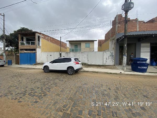Vende-se em Campos Dos Goytacazes-RJ  Casa, 77.99 de área total, 77.99 de área privativa, 409.20 de área do terreno, 2_vaga(s) de garagem.