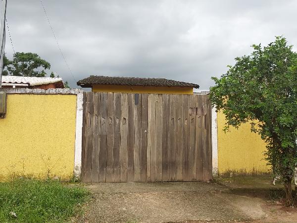Vende-se em Itaborai-RJ  Casa, 69.75 de área privativa, 180.00 de área do terreno.