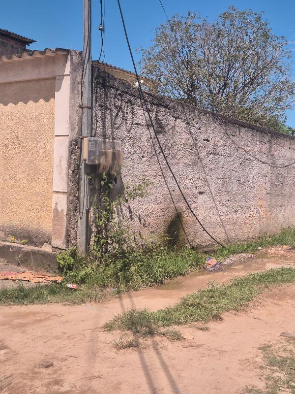 Vende-se em Mage-RJ  Casa, 57.95 de área total, 57.95 de área privativa, 126.62 de área do terreno,  2_qto(s), a.serv, WC, 1_sala(s), cozinha.