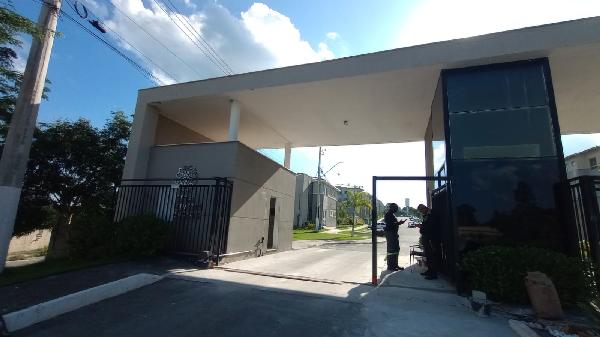 Vende-se em Itaborai-RJ  apto, 48.80 de área total, 48.80 de área privativa,  2_qto(s), a.serv, WC, 1_sala(s), cozinha, 1_vaga(s) de garagem.