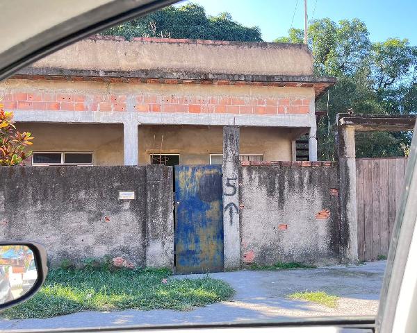 Vende-se em Duque De Caxias-RJ  Casa, 144.00 de área privativa, 432.00 de área do terreno,  3_qto(s), WC, 1_sala(s), cozinha.
