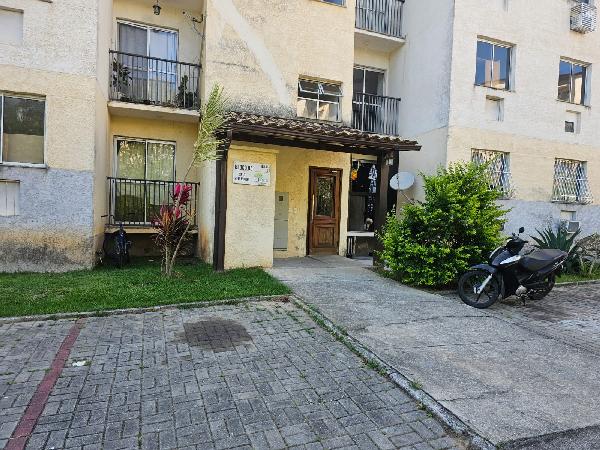 Vende-se em Macae-RJ  apto, 48.85 de área total, 44.69 de área privativa,  2_qto(s), a.serv, WC, 1_sala(s), cozinha.