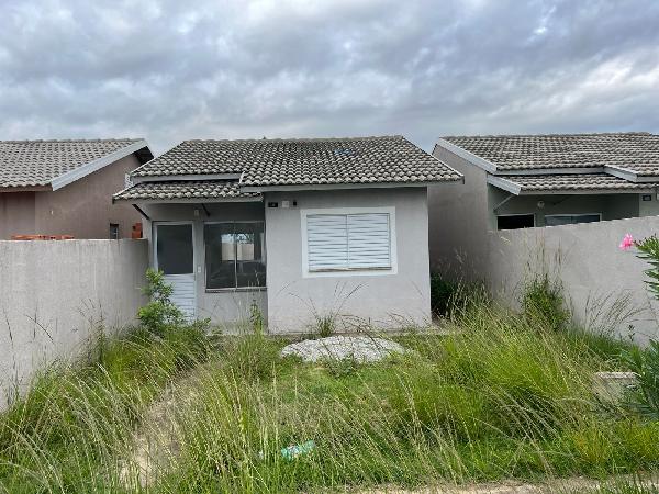 Vende-se em Campos Dos Goytacazes-RJ  Casa, 51.40 de área total, 51.40 de área privativa, 140.00 de área do terreno,  2_qto(s), a.serv, WC, 1_sala(s), cozinha, 1_vaga(s) de garagem.
