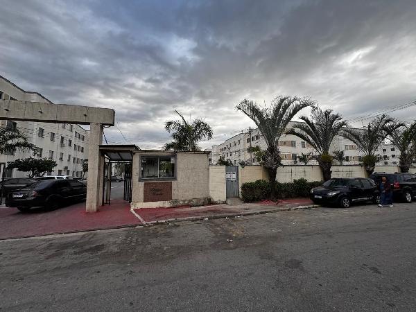 Vende-se em Campos Dos Goytacazes-RJ  apto, 75.12 de área total, 45.33 de área privativa,  2_qto(s), WC, 1_sala(s), cozinha, 1_vaga(s) de garagem.