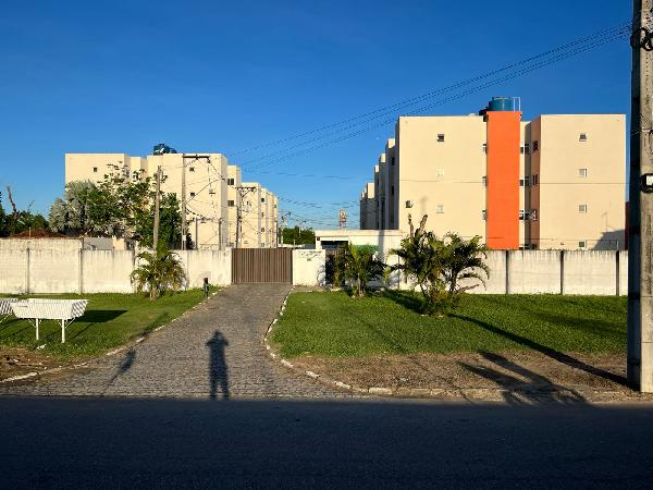 Vende-se em Campos Dos Goytacazes-RJ  apto, 46.53 de área total, 42.10 de área privativa,  2_qto(s), a.serv, WC, 1_sala(s), cozinha, 1_vaga(s) de garagem.
