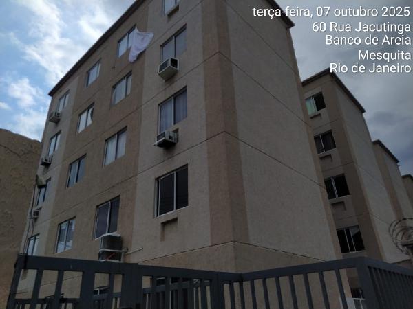 Vende-se em Mesquita-RJ  apto, 44.00 de área total, 44.00 de área privativa,  2_qto(s), WC, 1_sala(s), cozinha, 1_vaga(s) de garagem.