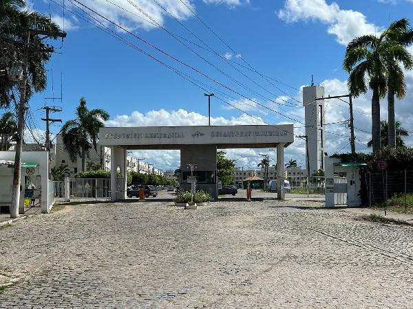 Vende-se em Campos Dos Goytacazes-RJ  apto, 56.00 de área total, 55.44 de área privativa,  2_qto(s), a.serv, WC, 1_sala(s), cozinha.