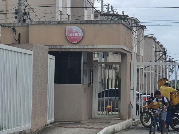 Vende-se em Itaborai-RJ  apto, 75.34 de área total, 43.95 de área privativa,  2_qto(s), WC, 1_sala(s), cozinha, 1_vaga(s) de garagem.