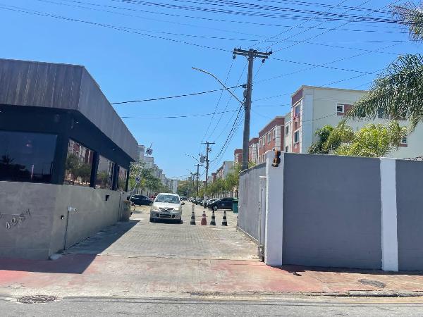 Vende-se em Macae-RJ  apto, 51.95 de área total, 45.24 de área privativa,  2_qto(s), a.serv, WC, 1_sala(s), cozinha.