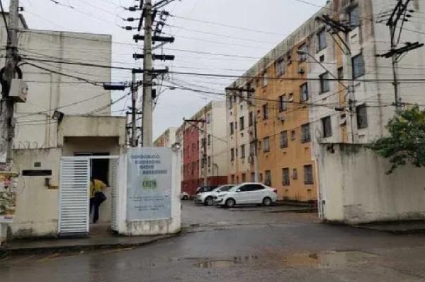 Vende-se em Itaborai-RJ  apto, 52.29 de área total, 46.29 de área privativa,  2_qto(s), a.serv, WC, 1_sala(s), cozinha.