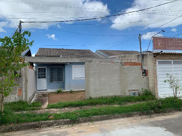 Vende-se em Campos Dos Goytacazes-RJ  Casa, 51.40 de área total, 51.40 de área privativa, 140.00 de área do terreno.