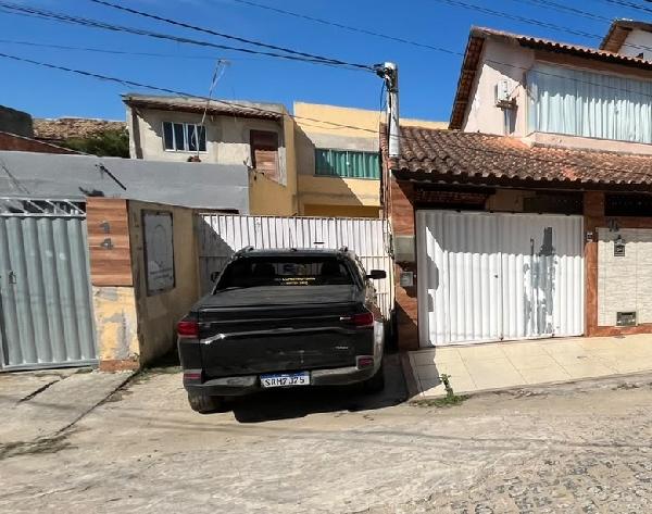 Vende-se em Campos Dos Goytacazes-RJ  Prédio, 86.92 de área total, 86.92 de área privativa, 117.92 de área do terreno,  3_qto(s), a.serv, WC, 1_sala(s), 1 lavabo(s), cozinha.