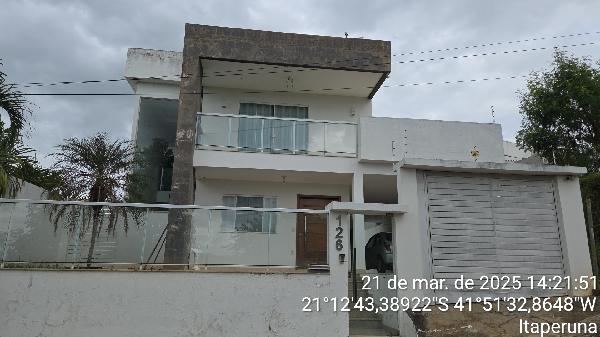 Vende-se em Itaperuna-RJ  Casa, 164.00 de área privativa, 240.00 de área do terreno.