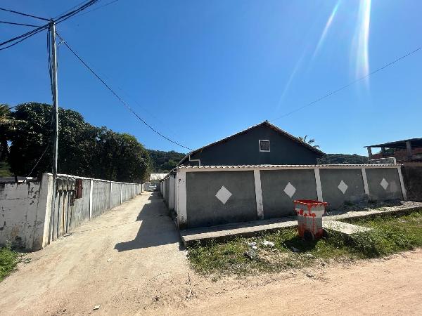 Vende-se em Mage-RJ  Casa, 66.47 de área total, 66.47 de área privativa, 141.60 de área do terreno,  2_qto(s), varanda, a.serv, WC, 1_sala(s), cozinha.