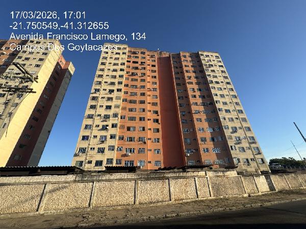 Vende-se em Campos Dos Goytacazes-RJ  apto, 64.00 de área total, 64.00 de área privativa,  2_qto(s), a.serv, WC, 1_sala(s), cozinha.