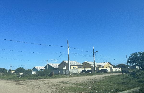 Vende-se em Mage-RJ  Casa, 52.93 de área privativa, 140.24 de área do terreno,  2_qto(s), a.serv, WC, 1_sala(s), sacada, cozinha.