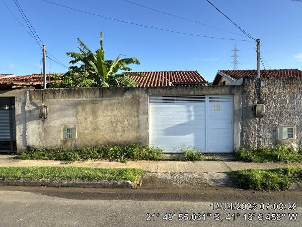 Vende-se em Campos Dos Goytacazes-RJ  Casa, 45.46 de área total, 45.46 de área privativa, 150.00 de área do terreno,  2_qto(s), varanda, a.serv, WC, 1_sala(s), cozinha, 1_vaga(s) de garagem.