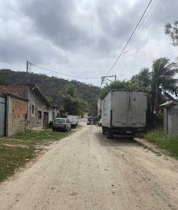 Vende-se em Marica-RJ  Casa, 60.48 de área total, 60.48 de área privativa, 360.00 de área do terreno,  3_qto(s), a.serv, WC, 1_sala(s), cozinha, 1_vaga(s) de garagem.