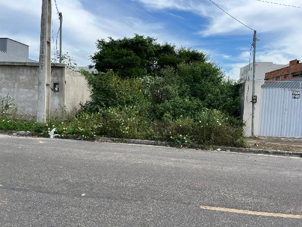 Vende-se em Campos Dos Goytacazes-RJ  Terreno, 157.37 de área do terreno.