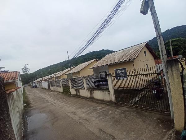 Vende-se em Mage-RJ  Casa, 51.85 de área privativa, 133.00 de área do terreno,  2_qto(s), WC, cozinha.