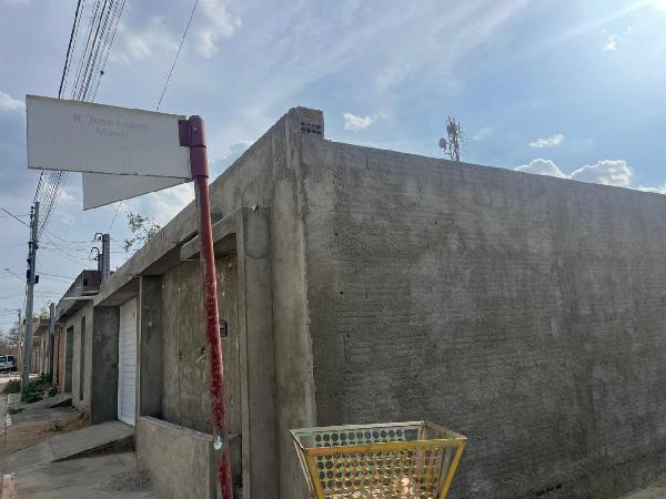 Vende-se em Belo Jardim-PE  Casa, 46.30 de área total, 46.30 de área privativa, 171.00 de área do terreno,  2_qto(s), a.serv, WC, 1_sala(s), cozinha, 1_vaga(s) de garagem.