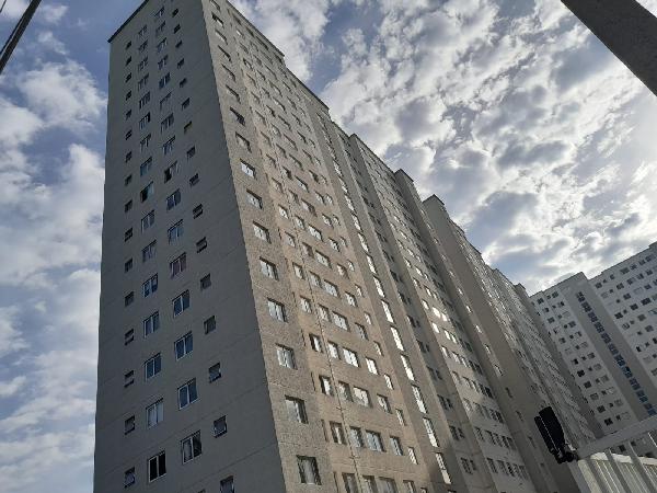 Vende-se em Sao Paulo-SP  apto, 72.33 de área total, 42.10 de área privativa,  2_qto(s), a.serv, WC, 1_sala(s), cozinha.
