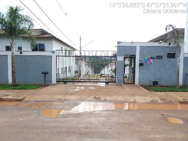 Vende-se em Cidade Ocidental-GO  apto, 42.00 de área total, 42.00 de área privativa,  2_qto(s), a.serv, WC, 1_sala(s), cozinha, 1_vaga(s) de garagem.