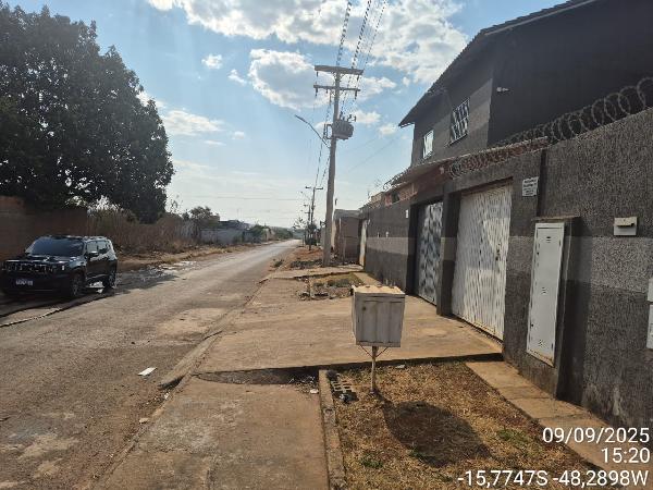 Vende-se em Aguas Lindas De Goias-GO  Casa, 81.02 de área total, 81.02 de área privativa, 91.82 de área do terreno,  2_qto(s), a.serv, WC, 1_sala(s), cozinha, 1_vaga(s) de garagem.