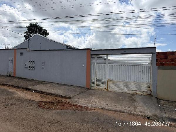 Vende-se em Aguas Lindas De Goias-GO  Casa, 69.84 de área total, 69.84 de área privativa, 148.00 de área do terreno,  3_qto(s), a.serv, WC, 1_sala(s), cozinha.