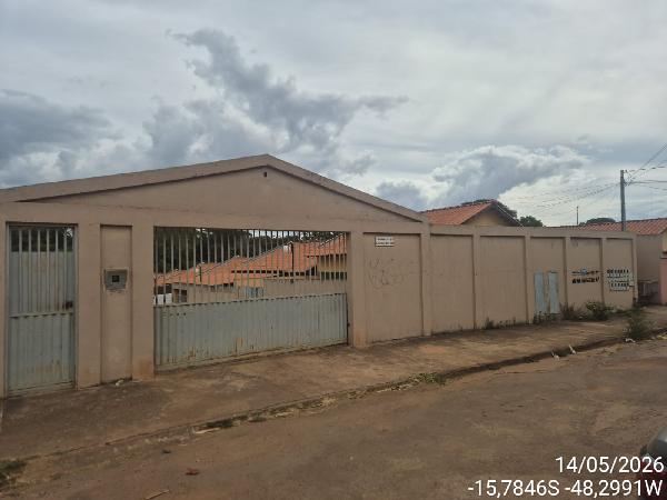 Vende-se em Aguas Lindas De Goias-GO  Casa, 60.38 de área total, 60.38 de área privativa, 138.85 de área do terreno,  2_qto(s), varanda, a.serv, WC, 1_sala(s), cozinha.