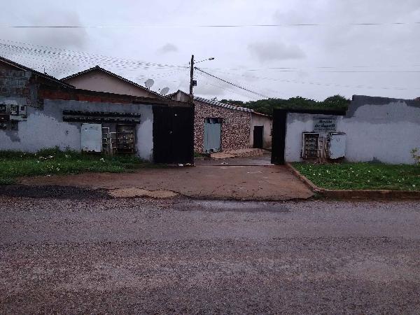 Vende-se em Aguas Lindas De Goias-GO  Casa, 61.74 de área privativa, 146.97 de área do terreno,  2_qto(s), a.serv, WC, 1_sala(s), cozinha, 1_vaga(s) de garagem.