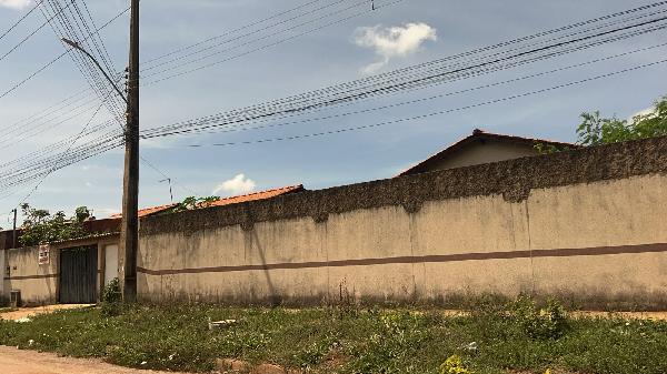 Vende-se em Aguas Lindas De Goias-GO  Casa, 147.48 de área total, 59.64 de área privativa, 200.00 de área do terreno,  2_qto(s), a.serv, WC, 1_sala(s), 1 lavabo(s), cozinha, 1_vaga(s) de garag