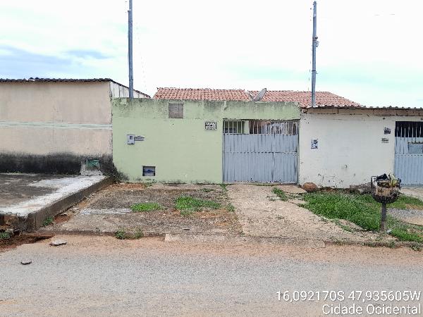 Vende-se em Cidade Ocidental-GO  Casa, 64.35 de área privativa, 180.00 de área do terreno,  2_qto(s), varanda, a.serv, WC, 1_sala(s), cozinha, 1_vaga(s) de garagem.