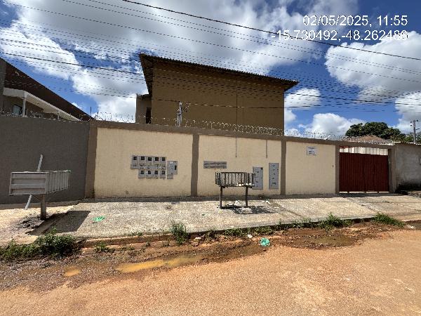 Vende-se em Aguas Lindas De Goias-GO  apto, 59.82 de área total, 59.82 de área privativa,  2_qto(s), a.serv, WC, 1_sala(s), cozinha.