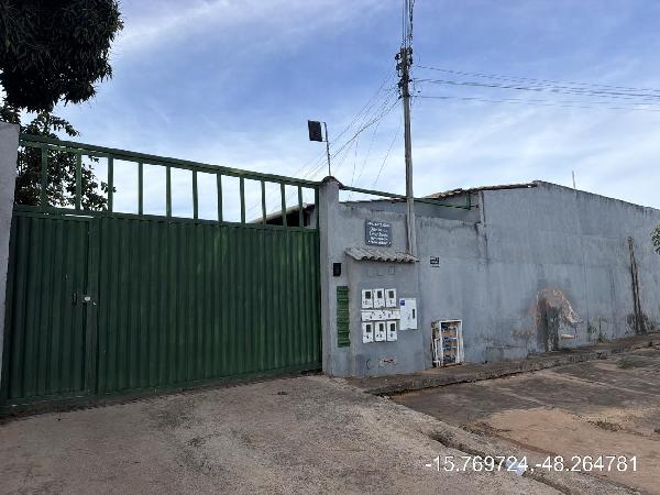 Vende-se em Aguas Lindas De Goias-GO  Casa, 56.20 de área total, 56.20 de área privativa, 208.33 de área do terreno,  2_qto(s), varanda, a.serv, WC, 1_sala(s), cozinha.