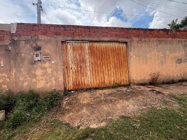 Vende-se em Aguas Lindas De Goias-GO  Casa, 62.78 de área total, 62.78 de área privativa, 200.00 de área do terreno,  2_qto(s), a.serv, WC, 1_sala(s), cozinha.