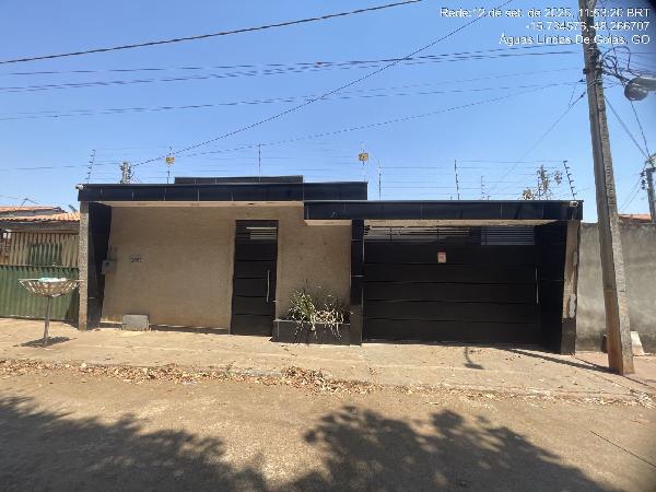 Vende-se em Aguas Lindas De Goias-GO  Casa, 186.49 de área total, 62.55 de área privativa, 240.00 de área do terreno,  2_qto(s), varanda, a.serv, WC, 1_sala(s), cozinha.