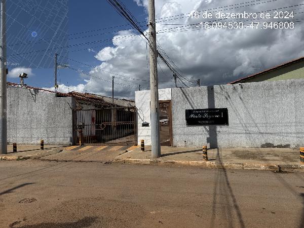Vende-se em Cidade Ocidental-GO  Casa, 66.11 de área privativa, 168.00 de área do terreno,  2_qto(s), a.serv, WC, 1_sala(s), cozinha, 1_vaga(s) de garagem.