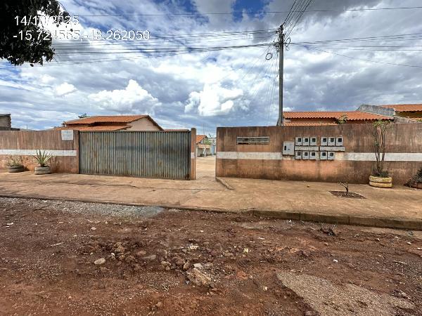 Vende-se em Aguas Lindas De Goias-GO  Casa, 208.12 de área total, 69.90 de área privativa, 150.04 de área do terreno,  2_qto(s), varanda, a.serv, WC, 1_sala(s), cozinha, 1_vaga(s) de garagem.