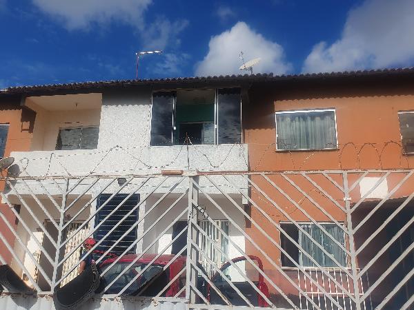 Vende-se em Cidade Ocidental-GO  apto, 77.93 de área total, 46.78 de área privativa, 437.50 de área do terreno,  2_qto(s), WC, 1_sala(s), sacada, cozinha, 1_vaga(s) de garagem.