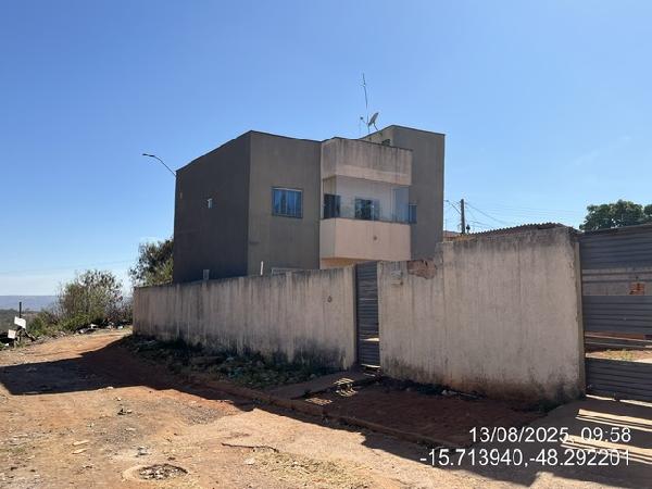 Vende-se em Aguas Lindas De Goias-GO  apto, 120.05 de área total, 62.50 de área privativa,  2_qto(s), a.serv, WC, 1_sala(s), cozinha, 1_vaga(s) de garagem.