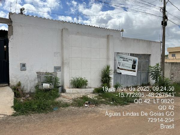 Vende-se em Aguas Lindas De Goias-GO  Casa, 116.95 de área total, 65.08 de área privativa, 216.00 de área do terreno,  2_qto(s), varanda, a.serv, WC, 1_sala(s), cozinha, 2_vaga(s) de garagem.