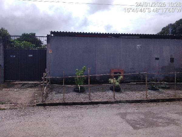 Vende-se em Aguas Lindas De Goias-GO  Casa, 60.70 de área total, 60.70 de área privativa, 360.00 de área do terreno,  2_qto(s), varanda, a.serv, WC, 1_sala(s), cozinha, 1_vaga(s) de garagem.