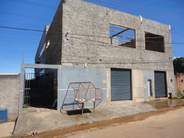 Vende-se em Aguas Lindas De Goias-GO  apto, 75.66 de área total, 61.57 de área privativa,  2_qto(s), a.serv, WC, 1_sala(s), cozinha.