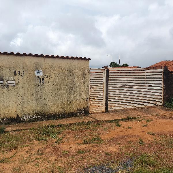 Vende-se em Aguas Lindas De Goias-GO  Casa, 62.74 de área privativa, 162.75 de área do terreno,  2_qto(s), varanda, a.serv, WC, 1_sala(s), cozinha.
