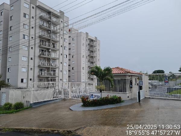 Vende-se em Catalao-GO  apto, 112.17 de área total, 75.04 de área privativa,  3_qto(s), a.serv, WC, 1_sala(s), cozinha, 2_vaga(s) de garagem.