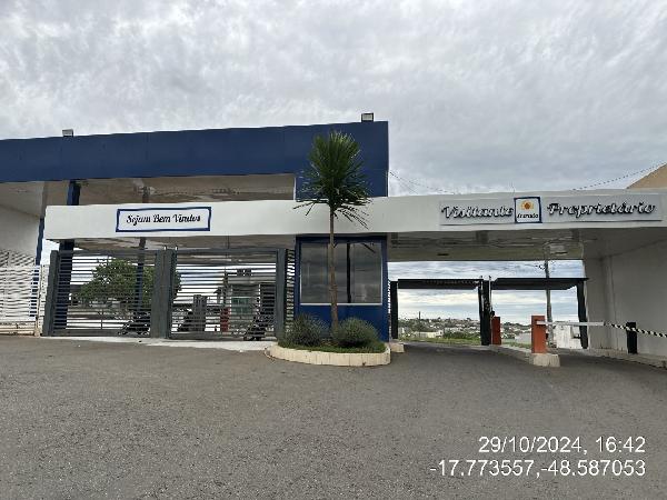 Vende-se em Caldas Novas-GO  Casa, 234.48 de área privativa, 613.29 de área do terreno,  3_qto(s), varanda, a.serv, WC, 1_sala(s), cozinha, 1_vaga(s) de garagem.