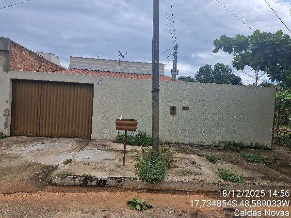 Vende-se em Caldas Novas-GO  Casa, 69.90 de área total, 69.90 de área privativa, 352.07 de área do terreno,  2_qto(s), a.serv, WC, 1_sala(s), cozinha, 1_vaga(s) de garagem.