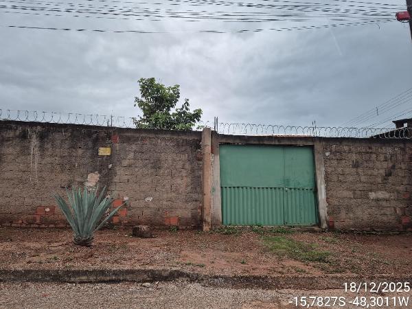 Vende-se em Aguas Lindas De Goias-GO  Casa, 66.70 de área total, 66.70 de área privativa, 369.92 de área do terreno,  3_qto(s), a.serv, WC, 1_sala(s), cozinha, 1_vaga(s) de garagem.